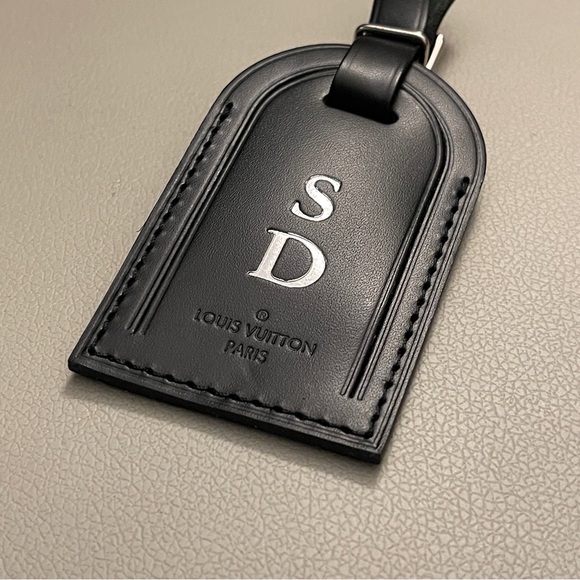 Authentic Louis Vuitton black leather luggage tag - Picture 6 of 7